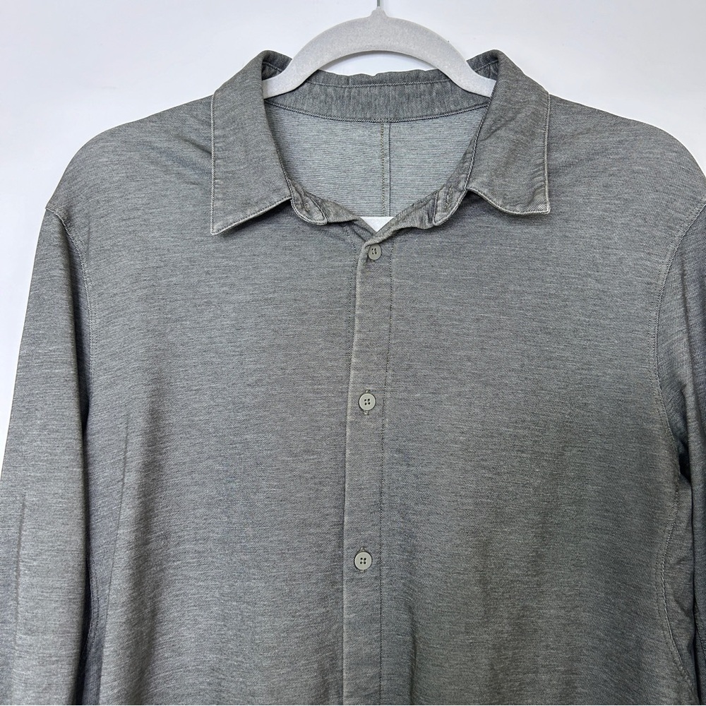 Lululemon Men’s Commission Long Sleeve Button Down Size Medium - Picture 3 of 6
